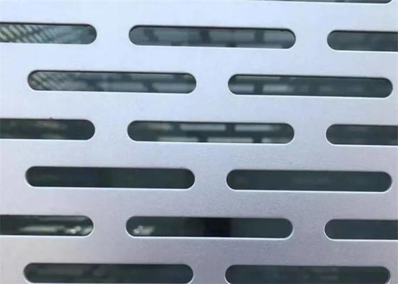 Hoyo perforado galvanizado en chapa de metal con ranura para filtros / respiraderos